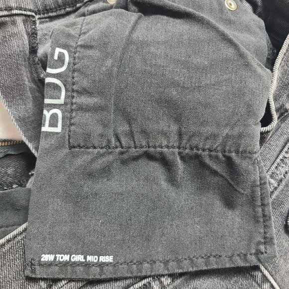 BDG Denim Tom Girl Mid Rise Frayed Hem Distressed Jean Shorts Size 28 - Picture 3 of 13